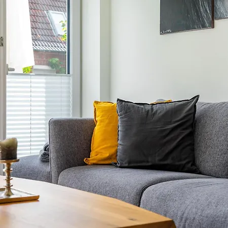Zimmerei 5, Zentrale Lage, Obergeschoss Mit Balkon *
