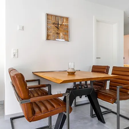 Apartment Zimmerei 5, Zentrale Lage, Obergeschoss Mit Balkon